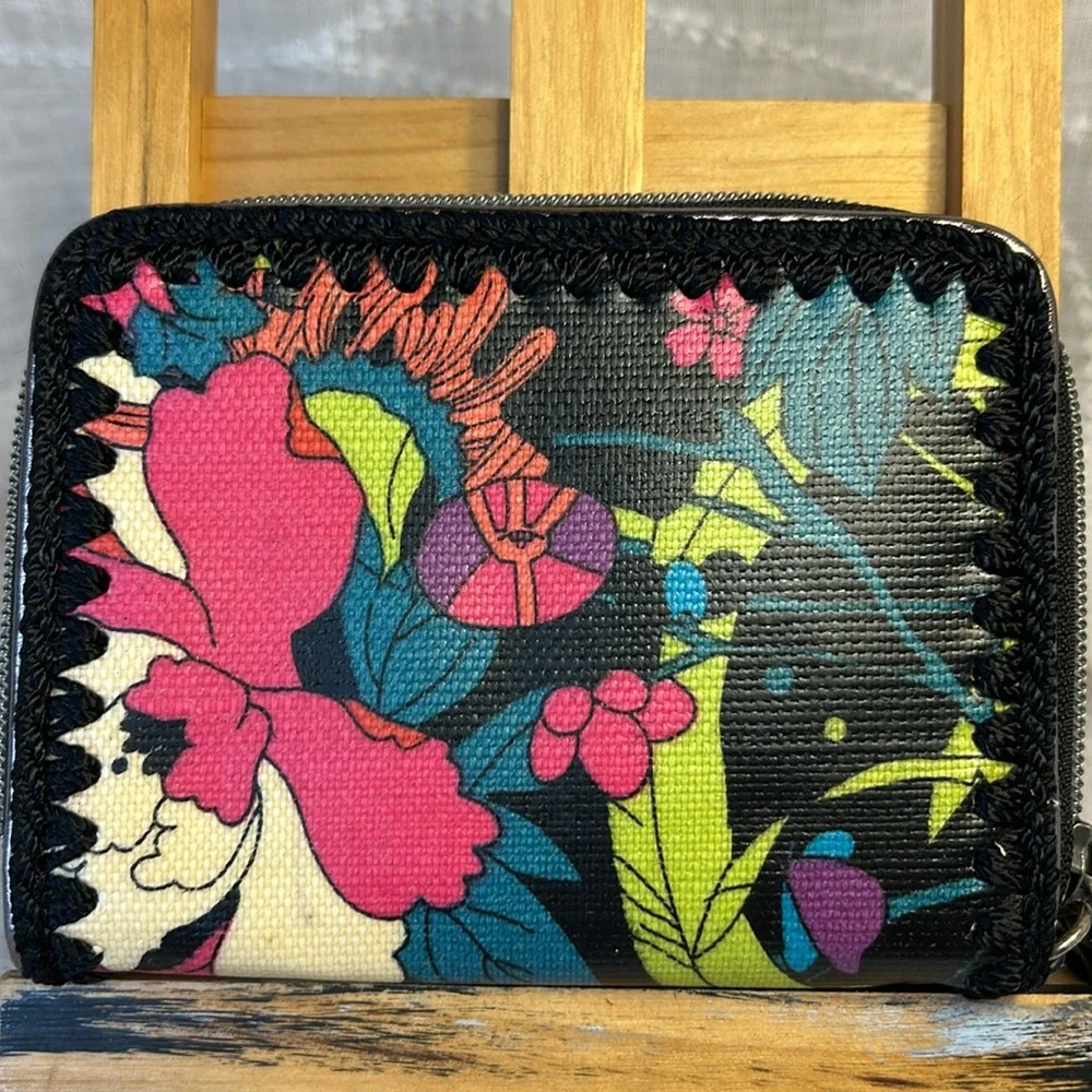 NWOT Sakroot zip around amazing wallet, never used